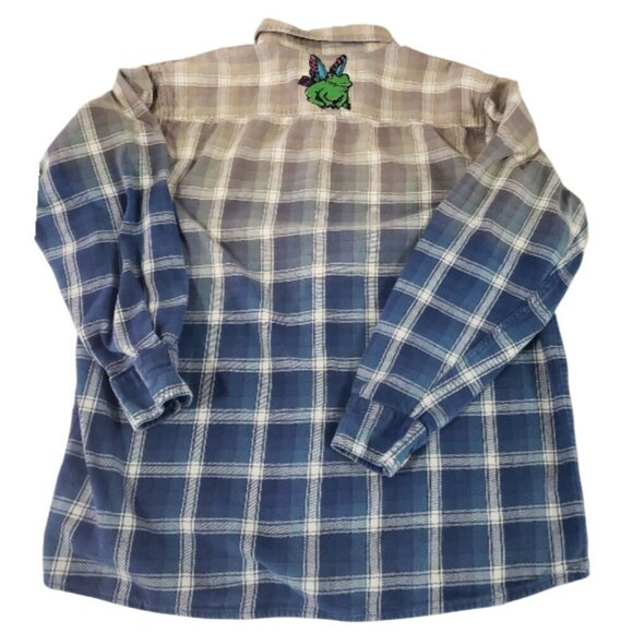 Upcycled Distressed Flannel with "Butterfrog" Embroidered Patch XL - Picture 5 of 7